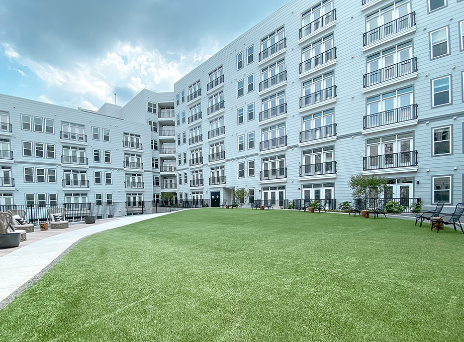 Vine North Hills courtyard