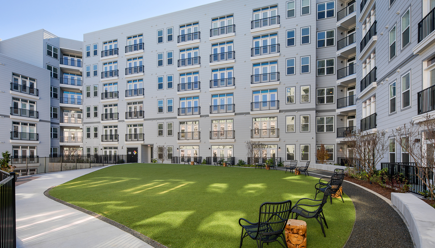 Vine North Hills courtyard with large lawn